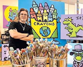 Mit Motiven von Ed Heck (Foto): Kunst-Adventskalender am Rathaus in Neustadt. Foto: Heck/oho