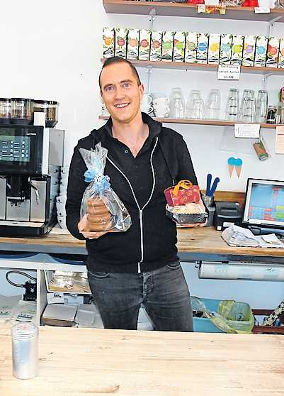 Konditormeister Steven Fink und sein Team vom Café Fleur sind in diesen Tagen voll im Einsatz. FOTO: STEFAN ENDLICH