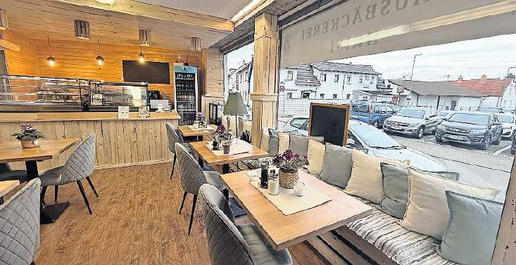 Die Gäste der Hausbäckerei Hrisi finden für den Verzehr der Speisen zahlreiche gemütliche Plätze. FOTO: EVSTATIEVA/GRATIS