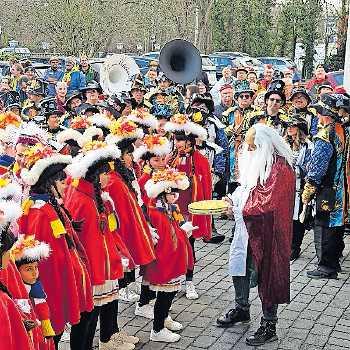 Zur Stärkung gab es einen Trank vom Druiden. FOTO: CAM