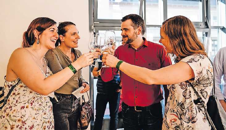 „Wein am Dom“ in Speyer: Einfach nur anstoßen auf die Pfalz oder ...