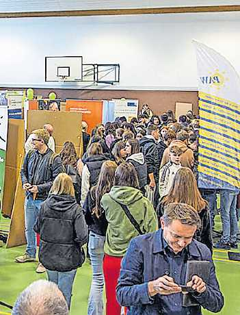 Ausbildungsmessen kommen gut an, wie hier die „Karrieremesse Pflege & Gesundheit“ in Rockenhausen. FOTO: DONNERSBERGKREIS/GRATIS