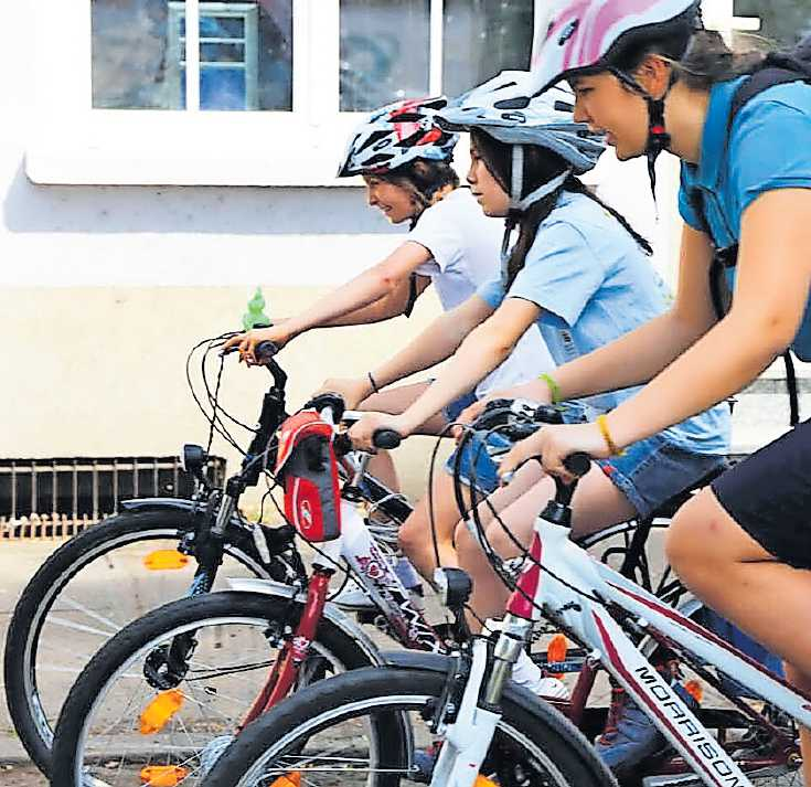 Fahrrad statt Auto: Durch den Bewegungspass sollen Elterntaxis eingedämmt werden. FOTO: DAHE