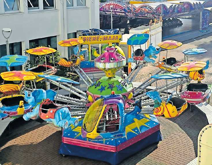 Buntes Treiben rund um den Wendehammer: Die Maikerwe bringt Spaß für Groß und Klein FOTO: GV HASSLOCH