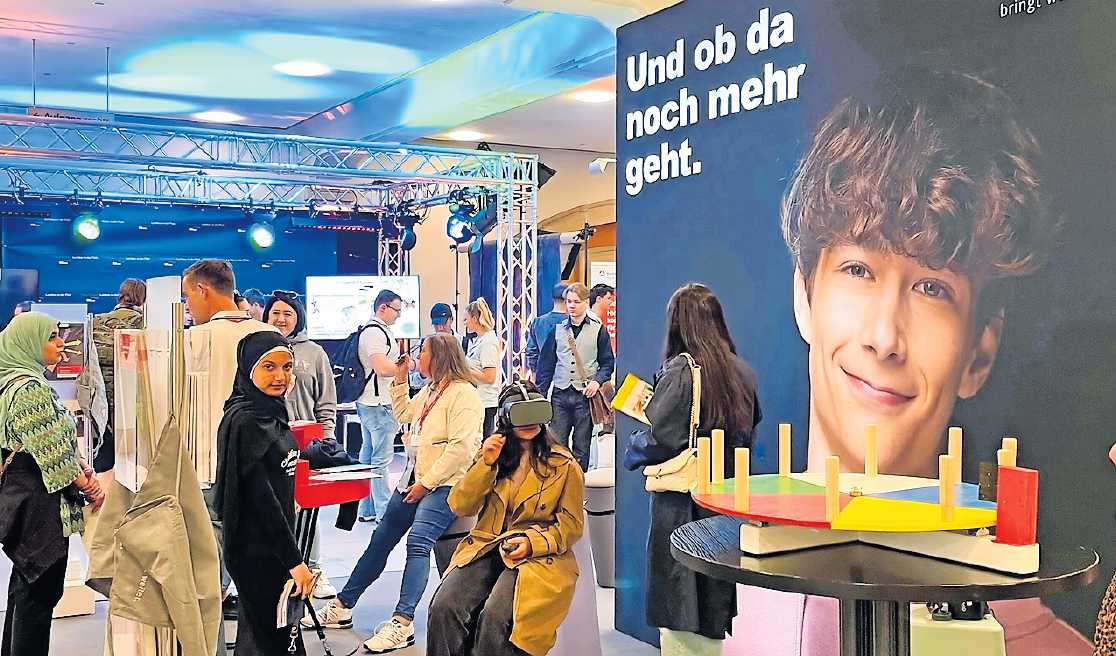 Wer sich für einen Ausbildungsgang interessiert, bekommt an den Messeständen rasch alle wichtigen Informationen. FOTO: AGENTUR FÜR ARBEIT/GRATIS