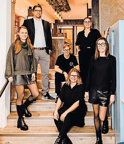 Das Schöttinger-Team freut sich auf den verkaufsoffenen Sonntag. FOTO: SCHÖTTINGER/GRATIS