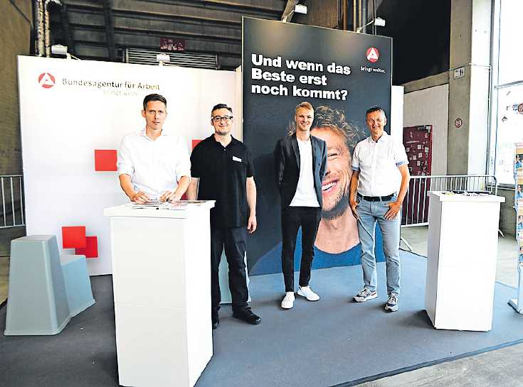 Geballte Information: Am Stand der Agentur für Arbeit. FOTO: MIDE