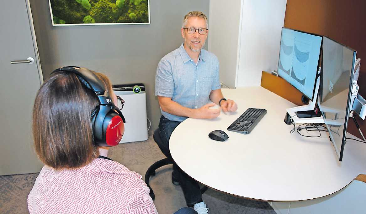 Im Audiometrierraum geben professionelle Hörtest Aufschluss über das Hörvermögen. FOTO: STEFAN ENDLICH