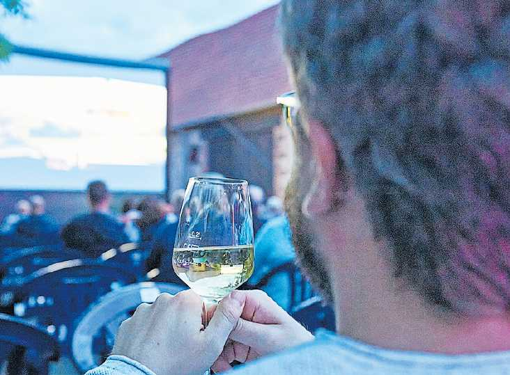 Kino, Kulinarik und Wein in Krämers Hof in Alsenborn. | Foto: Provinzkino