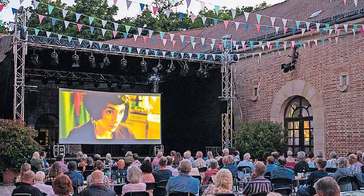 „Coco Chanel“ läuft beim Germersheimer Kino-Open-Air im Kulturzentrum Hufeisen. | Foto: Thomas Bug/oho