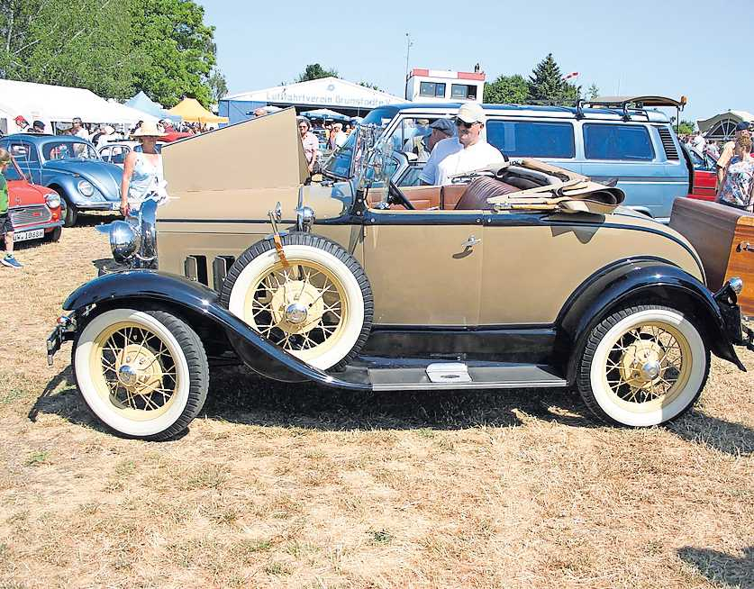 Legendäre Oldtimer ziehen die Blicke auf sich. FOTO: LUFTFAHRTVEREIN GRÜNSTADT/GRATIS