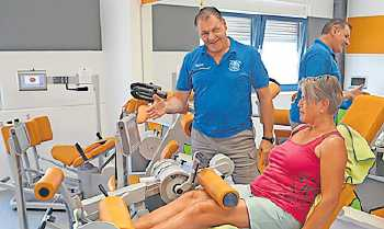 Markus Reitmayer gibt Kunden Hilfestellungen. FOTO: OSW
