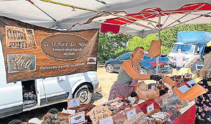 Der Bauernmarkt mit seinem vielseitigen regionalen Warenangebot wird wieder zum Besuchermagnet. FOTO: GV FROHSINN/GRATIS