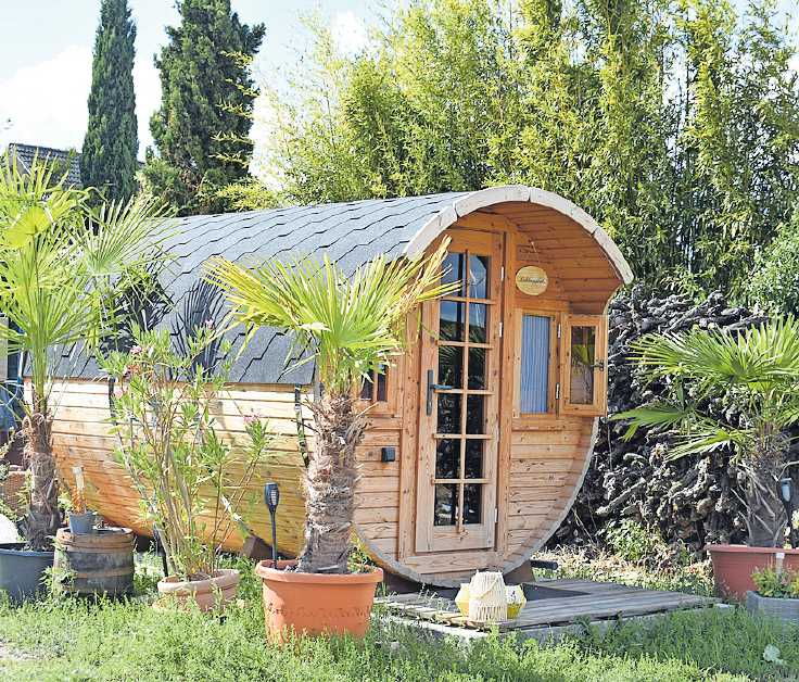 Gefragte Übernachtungsstation: das Schlaffass im Weingut Schmidt. FOTO: KÜHNER