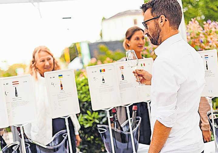 Bei der Jungwinzer-Matinée stehen junge Winzer und ihre Weine im Mittelpunkt. FOTO: STADTMARKETING/DANIEL LÖWEDEY