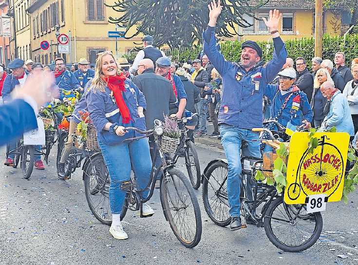Wein und Tradition auf Rädern: Beim Winzerfestumzug zeigen sich die Vielfalt und Lebensfreude der Pfalz. FOTO: EVA BENDER
