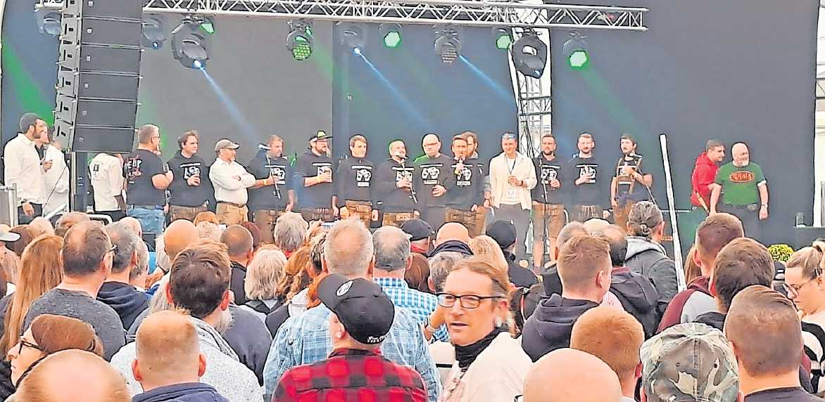 Beste Unterhaltung wird täglich auf der Showbühne geboten. FOTO: GEMEINDE BOCKENHEIM/GRATIS