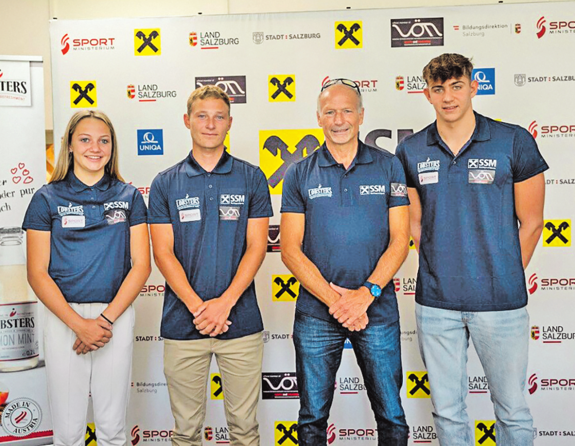 Erfolgreiche Sportlerinnen und Sportler (v. I.): Sarah Baumgartner (SSM-Schülerin, Leichtathletik, Platz 6 EYOF-Stabhochsprung), Sebastian Slivon (SSM-Schüler, Segeln, WM-Gold U21), Thomas Wörz (SSM-Geschäftsführer und sportlicher Leiter), Luka Mladenovic (SSM-Schüler, Schwimmen, WM-Gold/-Silber/-Bronze Junioren). BILD: SN/SSM