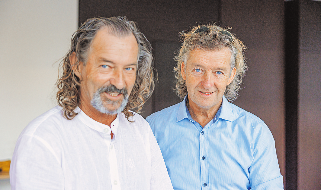 Die Brüder Michael und Martin Flemmich (von links) freuen sich schon auf das Zusammenleben in einem Haus.