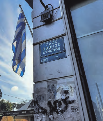 Straßenschild der Otto-Straße in Athen, König Otto I. und die Urkunde, die seine Thronbesteigung bestätigt. BILD: SN/WOLFGANG MACHREICH (4)
