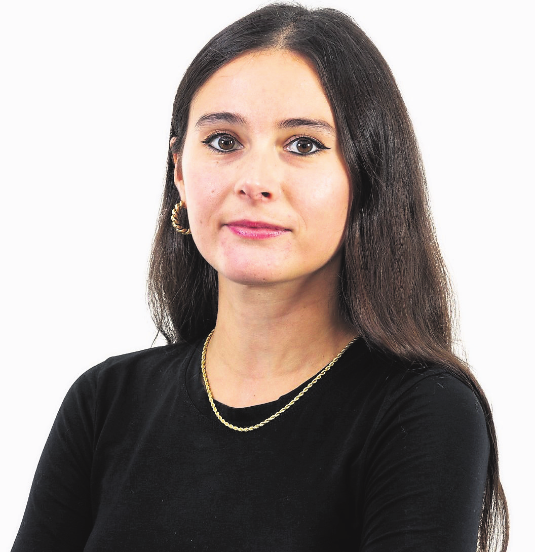 Mélissa Lafont spécialiste en tableaux & objets d'art