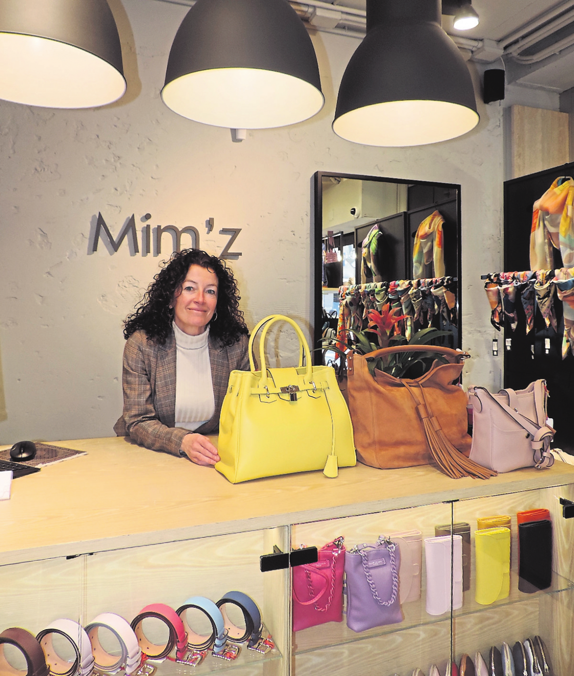 Henkeltaschen, Halfmoon-Bags, Clutches in allen Formen und Shopper in auffälligen Farben sind die idealen Begleiter für den Frühling. Foto: Deborah Rimi