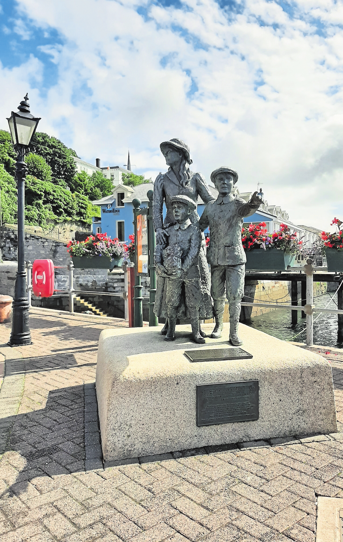 Annie Moore (et ses frères), partie de Cobh pour Ellis Island en1891.