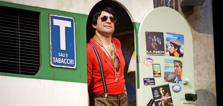 Nostalgische Reise nach Italien: Das Stück „Für immer Azzuro!“ setzt dem Multitalent Adriano Celentano ein Denkmal. Fotos: Ufuk Arslan