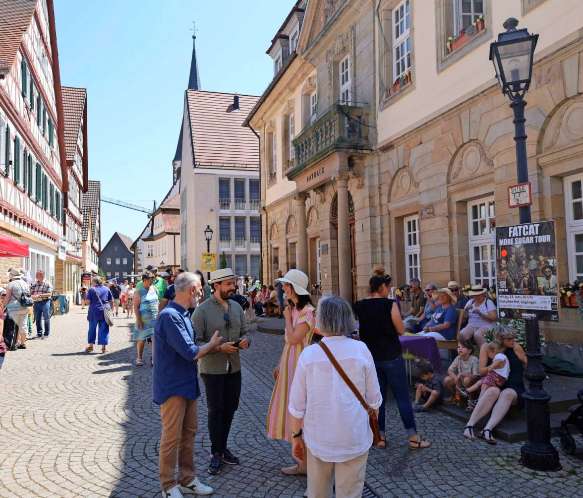 Der Brackenheimer Herbsttreff lädt zum gemütlichen Bummel ein. Die Geschäfte der Innenstadt zeigen die neuesten Trends, es gibt einen Antikflohmarkt und viele kulturelle Angebote. Fotos: Archiv/Thorwart!