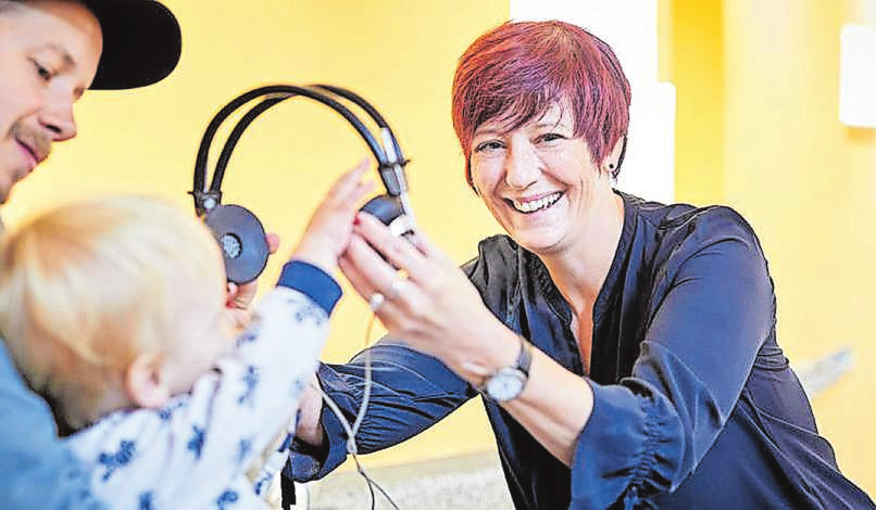Speziell die für die Hörversorgung von Kindern geschulten Päd-AkustikerInnen können bereits Säuglingen ab dem ersten Lebensjahr helfen.