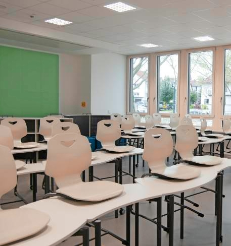 Hell und freundlich präsentieren sich die Klassenzimmer.
