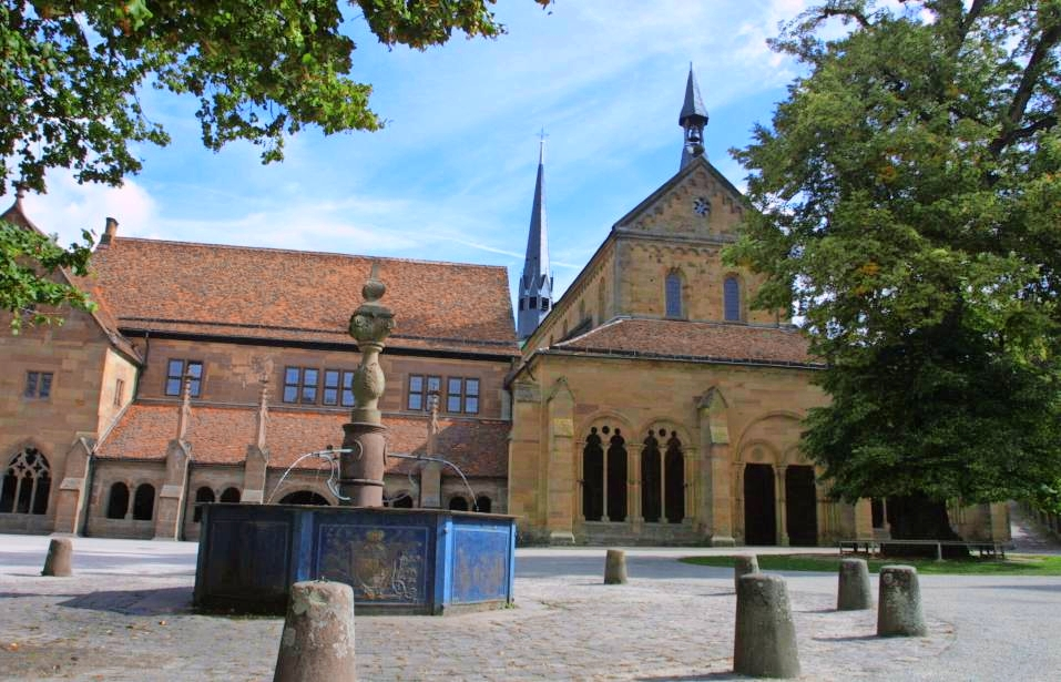 Das Kloster Maulbronn erreichte durch den Dichter Hermann Hesse zusätzliche Bekanntheit.
