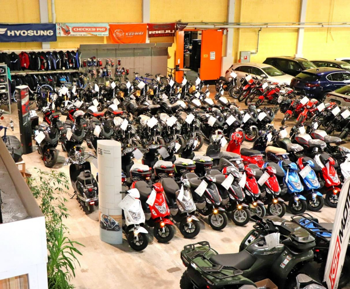 Im Autohaus Spies im Norden Heilbronns sind mehr als 200 Motorroller, Mopeds und Motorräder vorrätig.