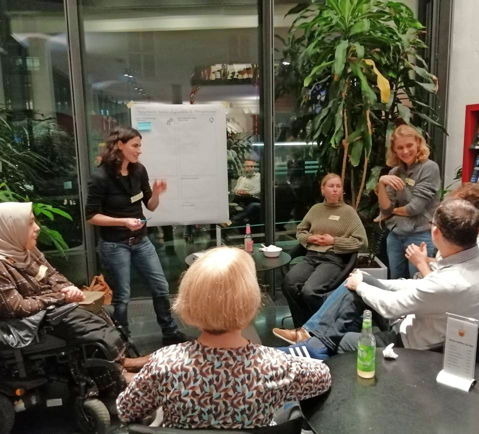 Das Begegnungs- und Vernetzungsfestival in der Mediathek bot Formate zum Informieren, Mitmachen und Mitdiskutieren. Foto: Thomas Pfohl