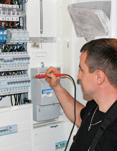 Elektroprüfungen gehören zum Angebot von Voltify5. Foto: privat