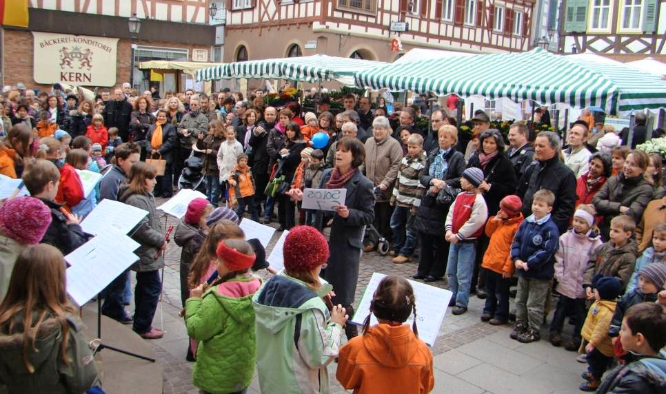 Beim Ostertreff zeigen nicht nur die Einzelhändler der Heuss-Stadt ihre Vielfalt - es gibt auch viel Unterhaltung. Fotos: Stadt Brackenheim