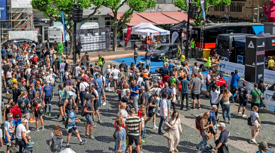 Am Sonntag werden in der Innenstadt rund 7000 Zuschauer erwartet. Besonders am Marktplatz herrscht buntes Treiben. Fotos: Jan Papenfuss