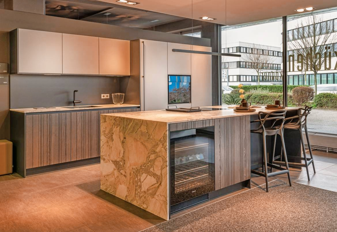 Perfekte Funktionalität trifft auf individuelles Design und die Trendfarbe Beige: Küchen der Firma Leicht gehören zum Sortiment des Neckarsulmer Familienunternehmens.
