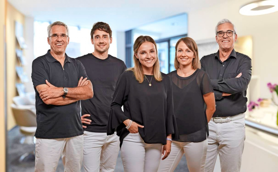 Familie in der Geschäftsführung (von links): Andreas Beuchert, Marius Beuchert, Selina Beuchert, Ina Irmler, Stefan Beuchert. Foto: Meister Beuchert
