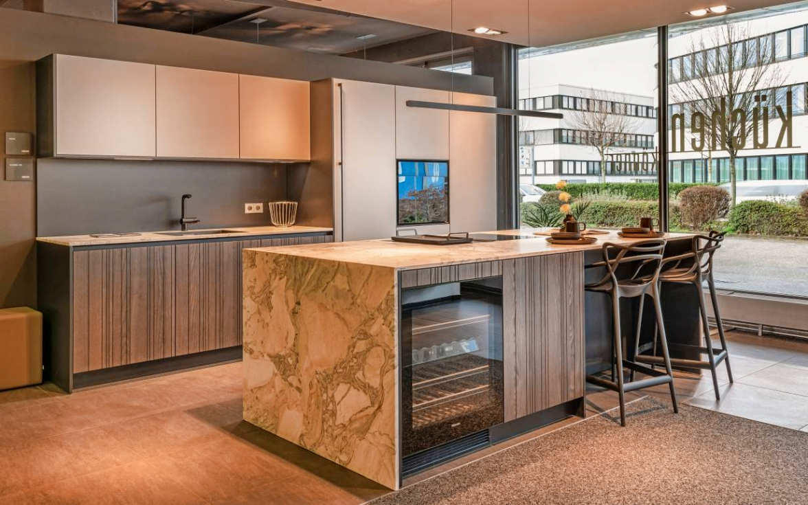 Perfekte Funktionalität trifft auf individuelles Design und die Trendfarbe Beige: Küchen der Firma Leicht gehören zum Sortiment des Neckarsulmer Familienunternehmens.