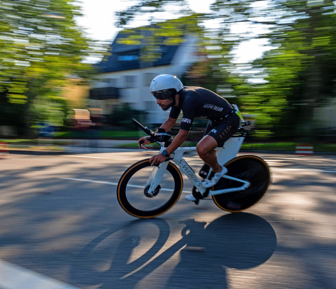 Schwimmen, Laufen und natürlich Radfahren - in all diesen Disziplinen müssen die Teilnehmer ihr Können beweisen.