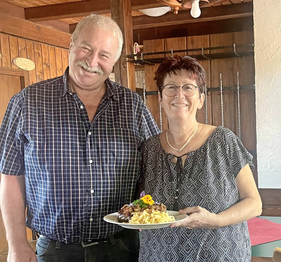 Theo und Roswitha Dreher führen im Gasthaus zum Löwen in Harsberg eine lange Familientradition fort.