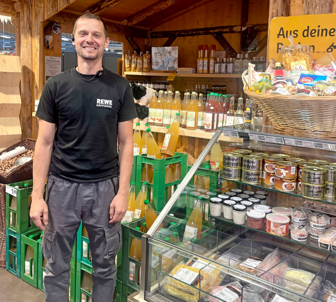 Michael Döffinger führt ein Sortiment mit vielen Hohenloher Produkten. 