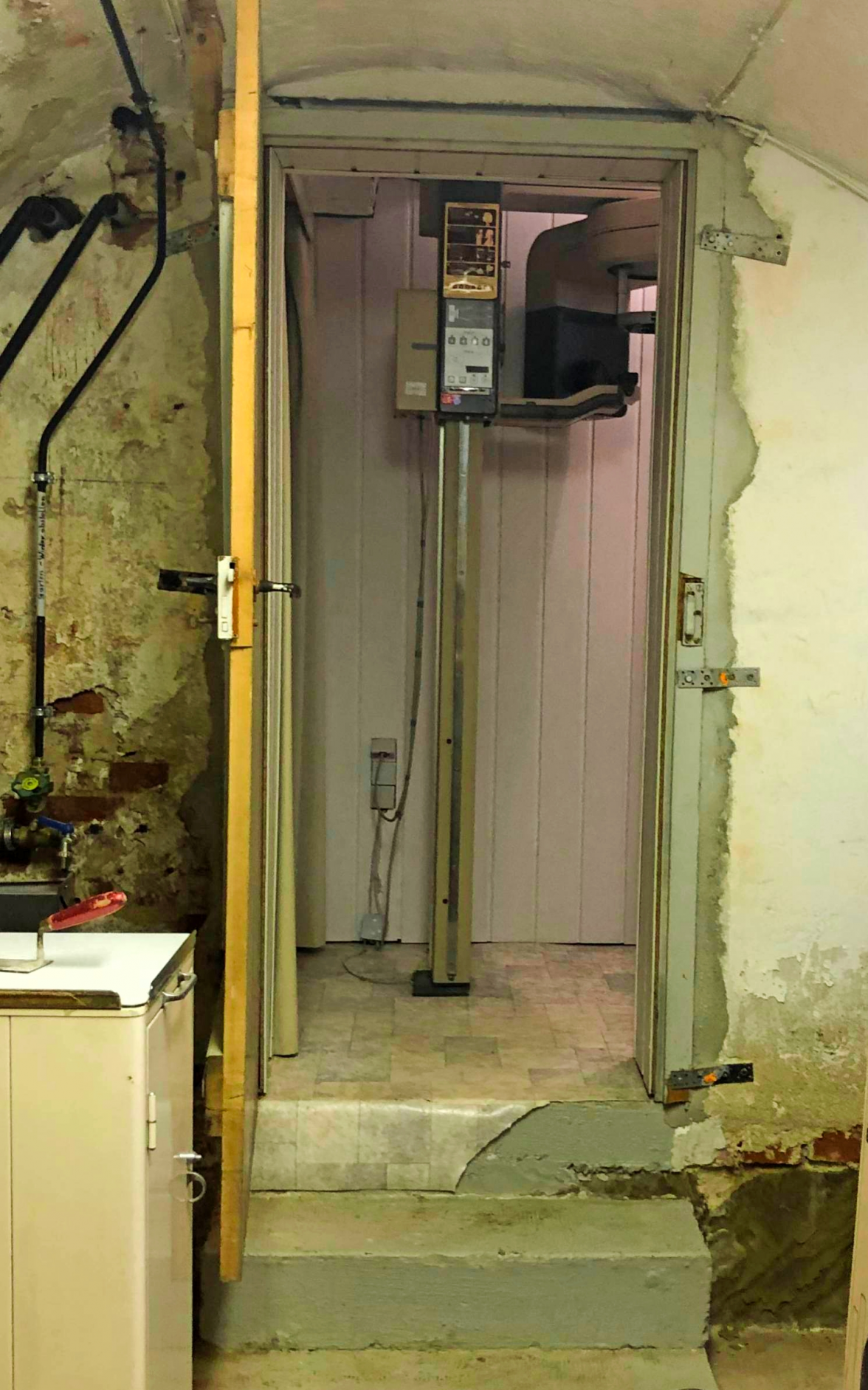 Vorher/Nachher: Feuchtigkeit setzte diesem Keller in Künzelsau zu. Eine Isotec-Innenabdichtung schuf Abhilfe.